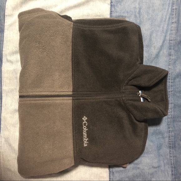 Grey and Black Columbia fleece jacket, size small - Picture 3 of 4